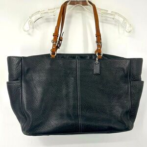 Hermosa bolsa es grande  tiene mucho espacio y lista para ti